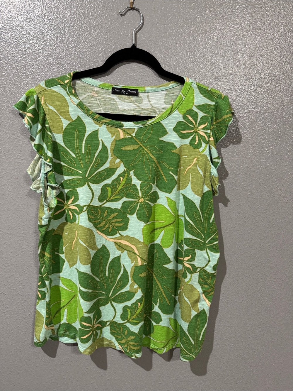 Kim & Cami Light Green & Dark Green Tropical Leaf Short Sleeve Tee